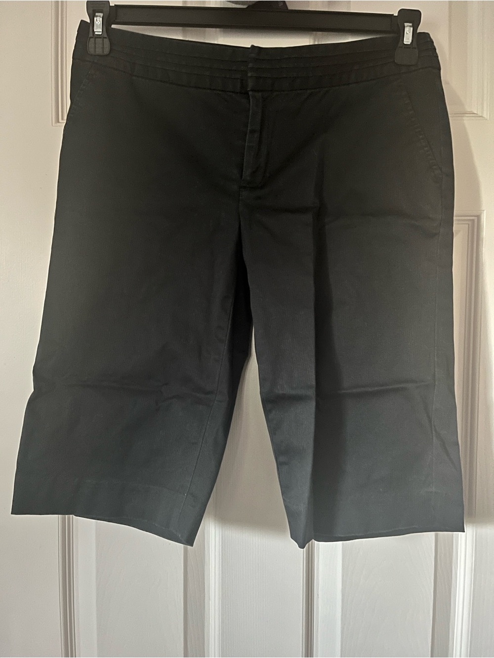 banana republic women’s stretch classic black knee-length shorts